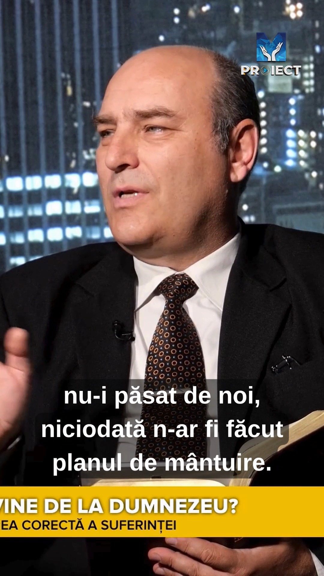 Conceptul unui Dumnezeu care stă la „monitoare” doar ca să ne prindă când greșim este o iluzie. Biblia conține un jurământ direct în care Creatorul afirmă că dorește doar viața și salvarea noastră.
#iubiredivina #biblia #adevar #shorts
📖 Vezi textul biblic exact care dărâmă această concepție rigidă. Urmărește emisiunea integrală pe canalul nostru de Youtube ProiectM.